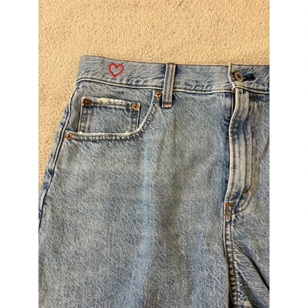 Abercrombie & Fitch The Loose Short High Rise Denim Light Wash Heart Size 31/34